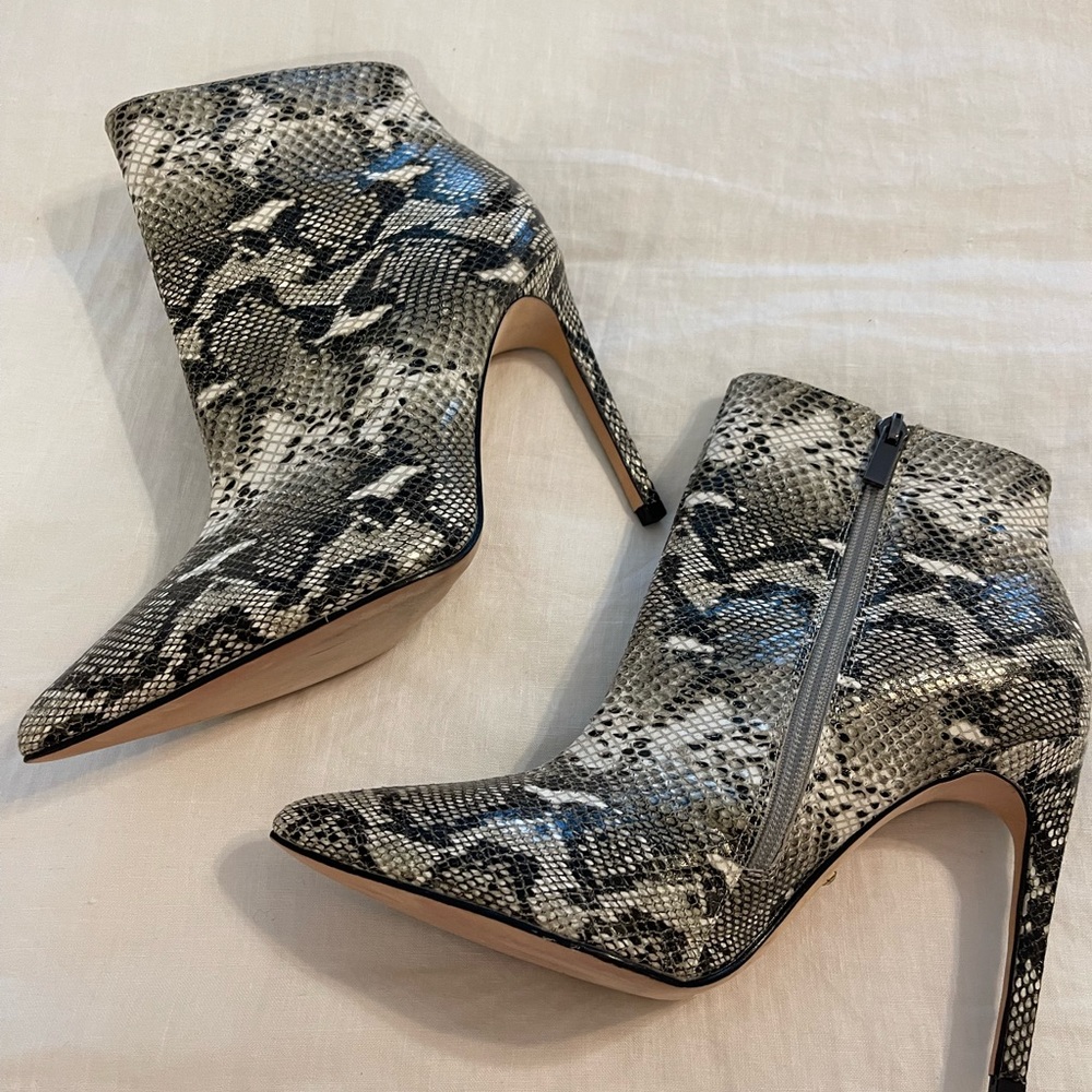 RAYE heeled booties
